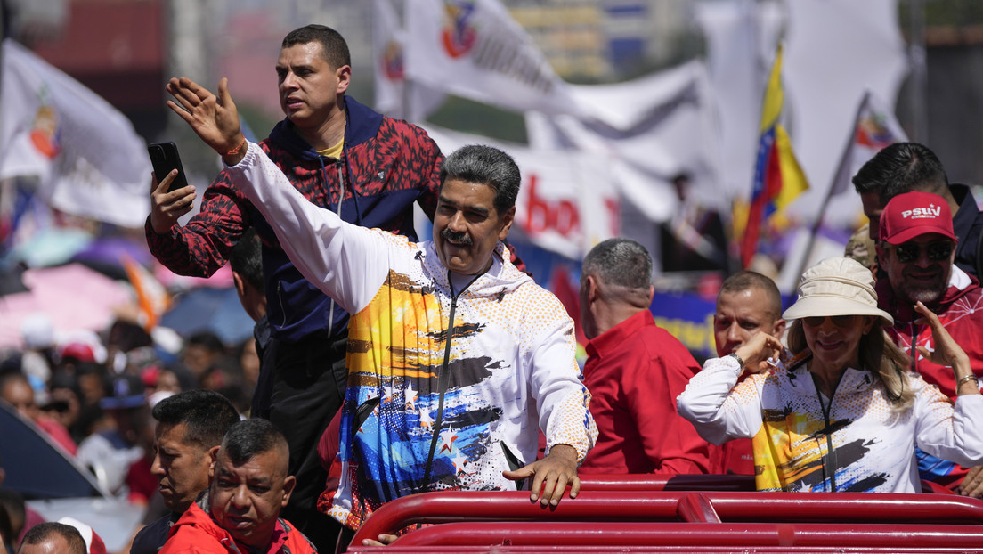 Maduro inscribe su candidatura a la presidencia de Venezuela