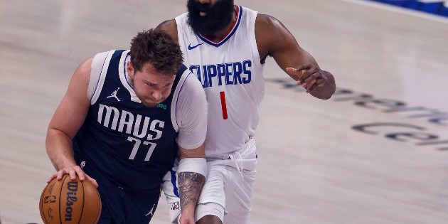 NBA: Los Mavericks se llevan un ríspido tercer juego los Clippers