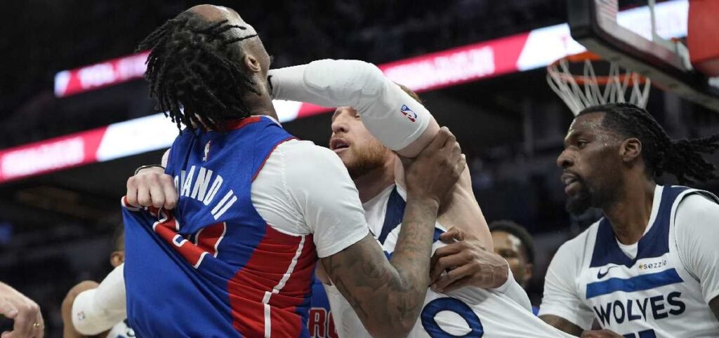 VIDEO: Jugadores de Pistons y Timberwolves protagonizan batalla campal en la NBA