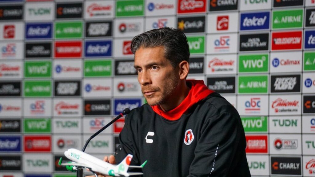 Xolos busca al Loco Abreu para que sea su entrenador, pero el reglamento lo impide