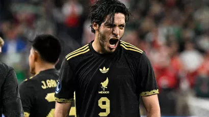 4.	Raúl Jiménez, 37 goles en 108 partidos (de 2013 hasta ahora)