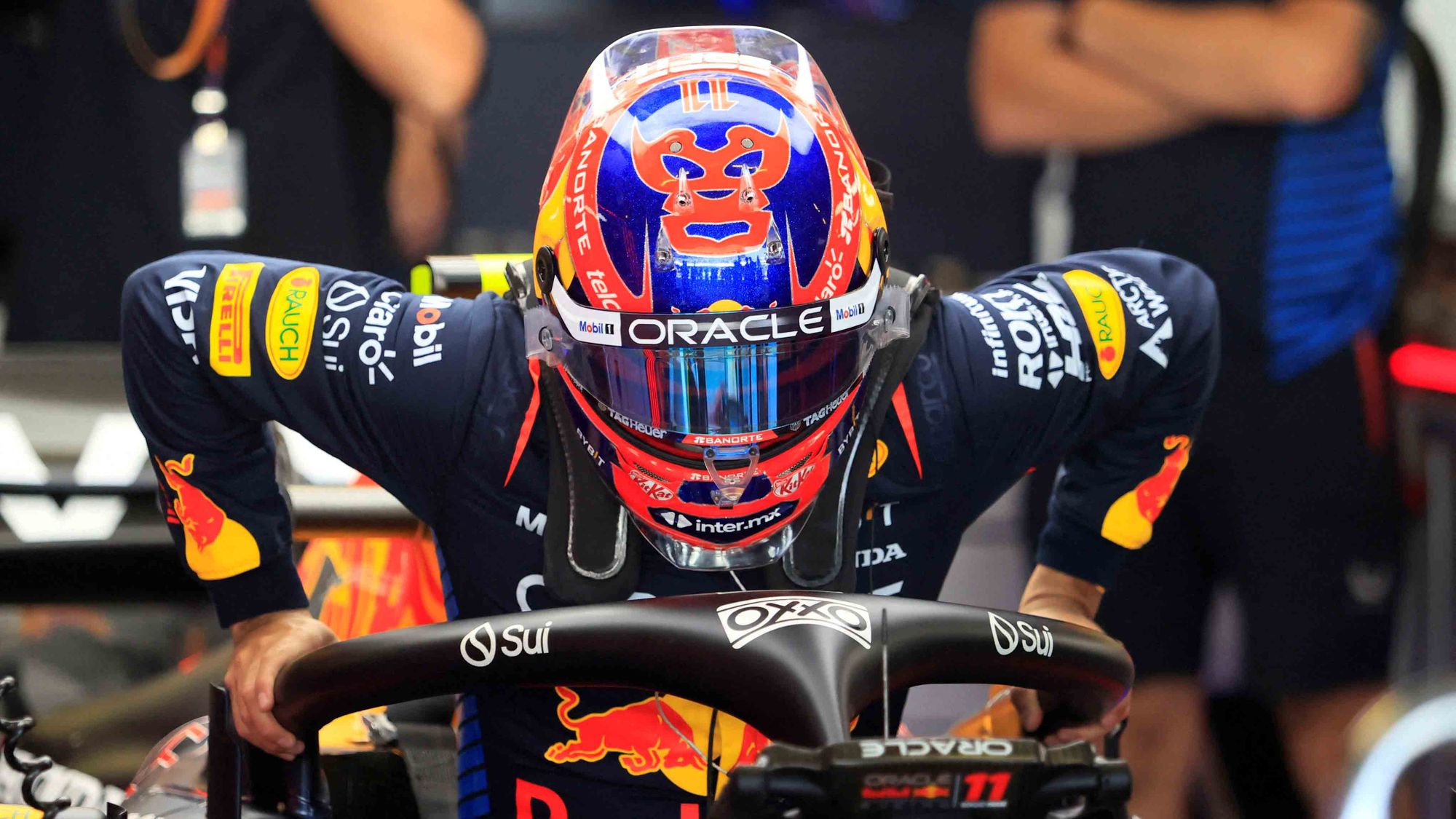 “Para mí fue muy sencillo, simplemente es bastante difícil sacarle el 100%, tener confianza en él, y las cosas con las que tuve dificultades, incluso Adrian (Newey, el exjefe de diseño del equipo) habló de ellas”.
