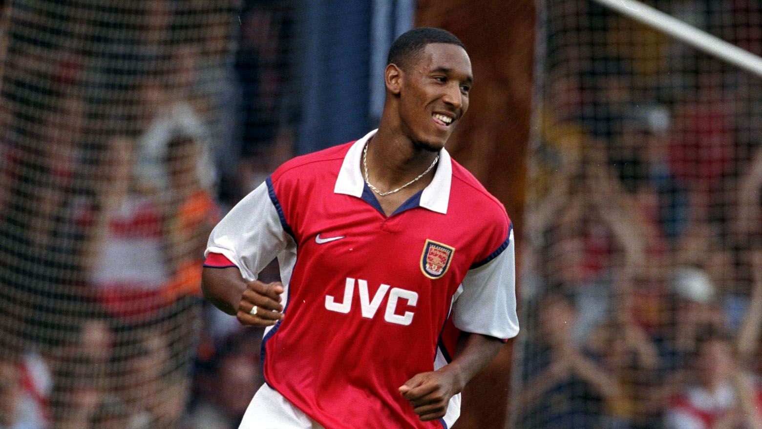 Nicolas Anelka, delantero: Arsenal (1997–1999) 65 partidos y 23 goles | PSG (2014–2016) 56 partidos y 1 gol.