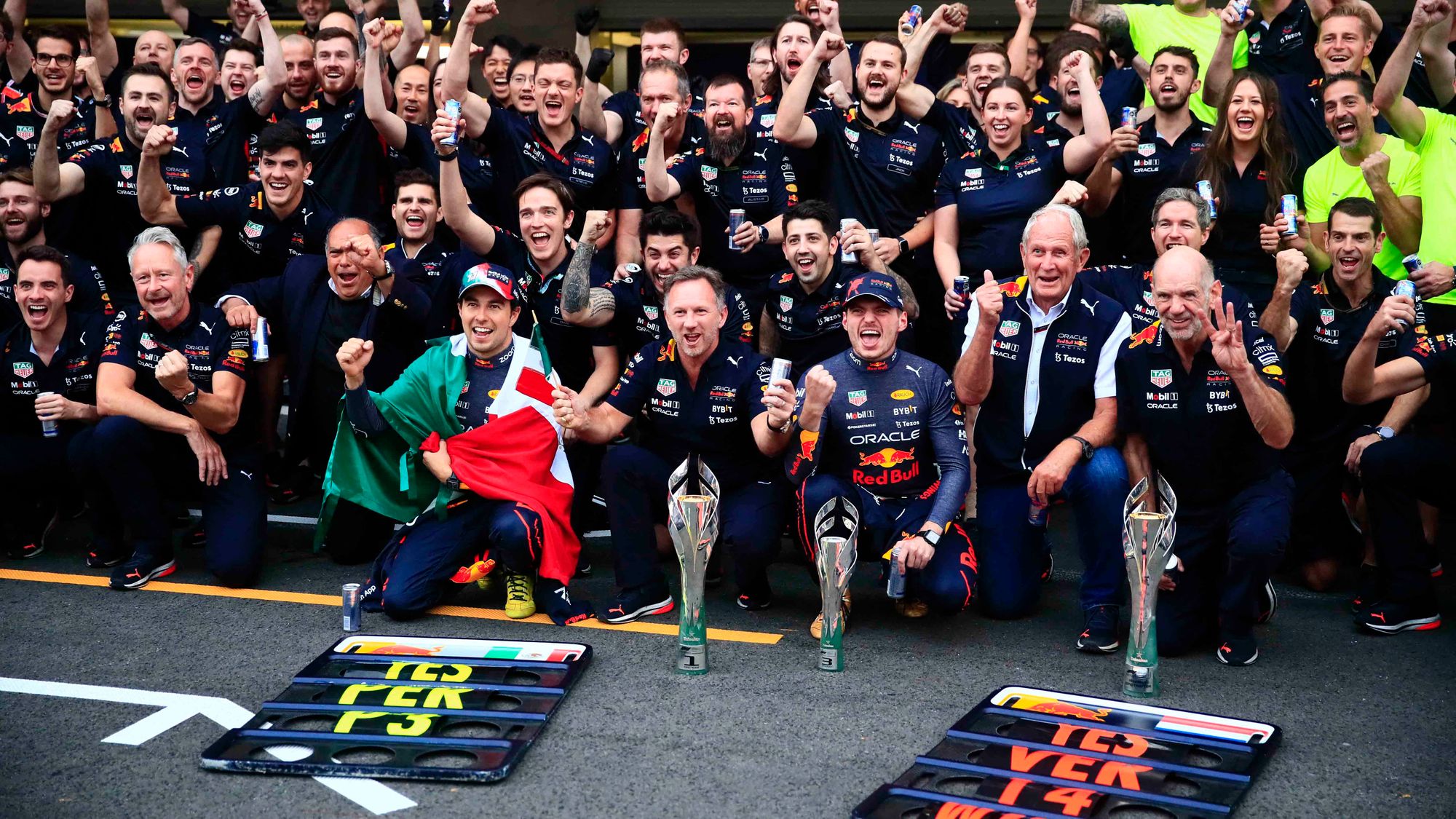 “Es bueno estar en esta posición sabiendo que la gente te aprecia como piloto. En la F1, la gente tiene mala memoria. En un par de carreras, se olvidan de lo que has hecho. La gente se da cuenta de que mi posición no era la más fácil en la F1, y en general lo he hecho muy bien”.