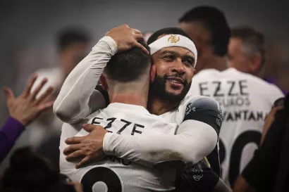 De la mano de Memphis Depay, Corinthians venció a Vasco da Gama