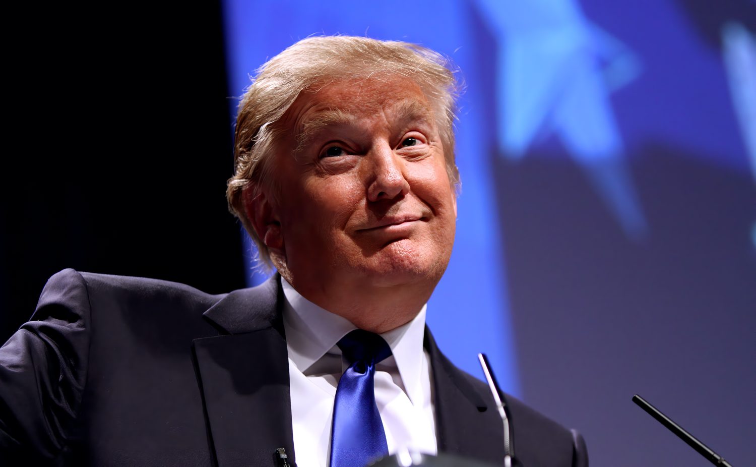 Donald Trump subirá aranceles a los chips por culpa de DeepSeek | Apple y otras tecnológicas se recuperan en la bolsa tras la pausa a los aranceles de Trump