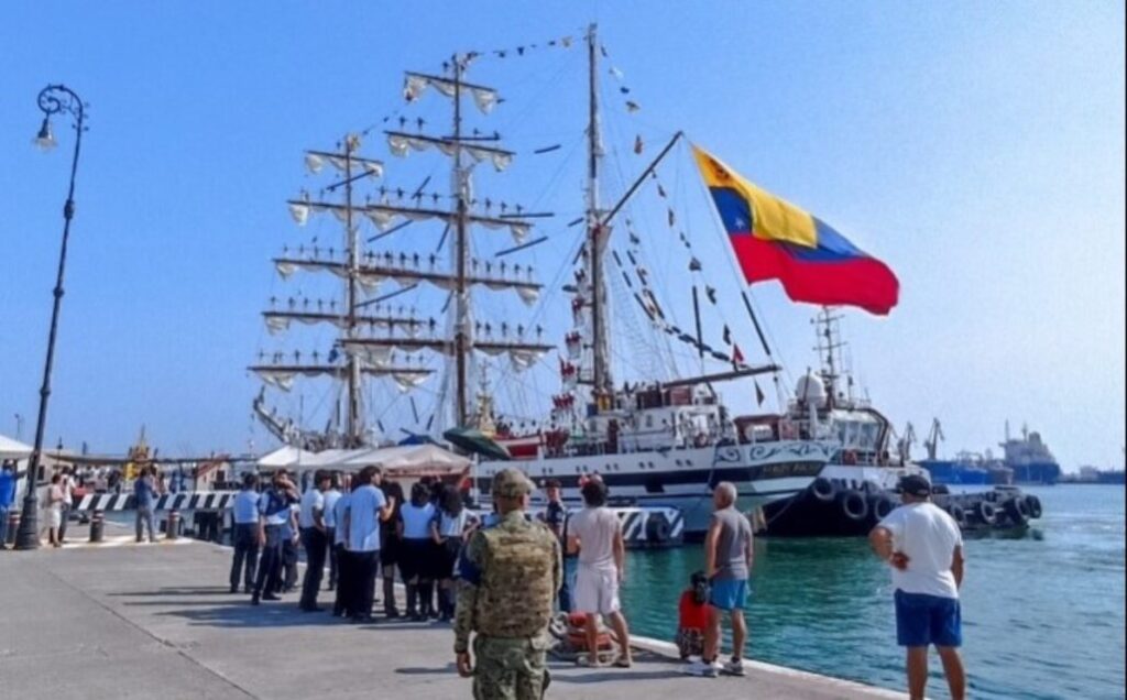 A su arribo a Veracruz, tripulación del buque 