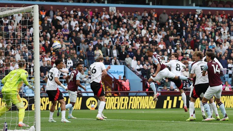Raúl Jiménez alarga sequía goleadora en la derrota de Fulham ante Aston Villa