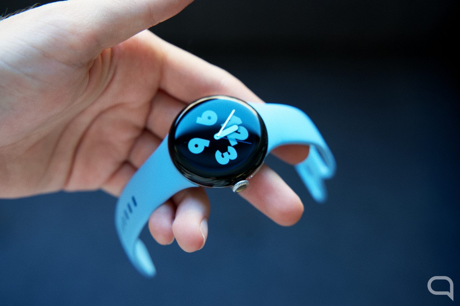 Google Pixel Watch 2 con correa azul | Pixel Watch 4