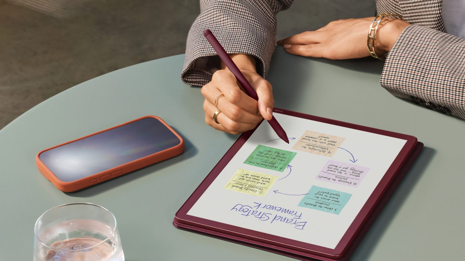 El Kindle Scribe ahora es más liviano y delgado, y tiene una versión con pantalla a color