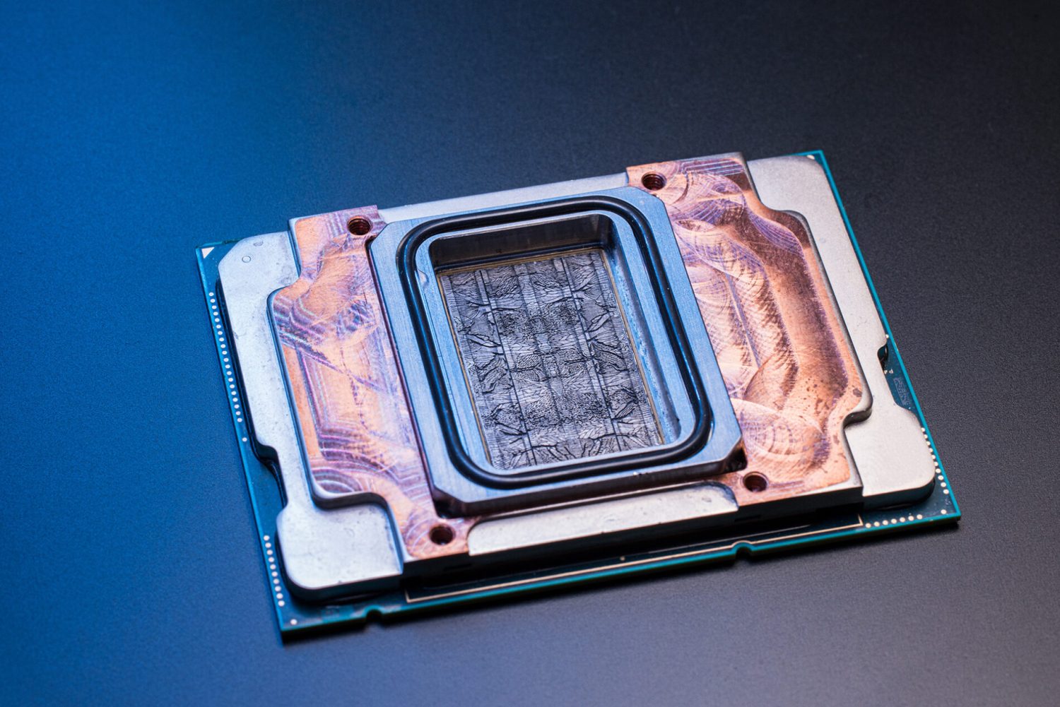 Chip de Microsoft que utiliza microfluidos para enfriarse