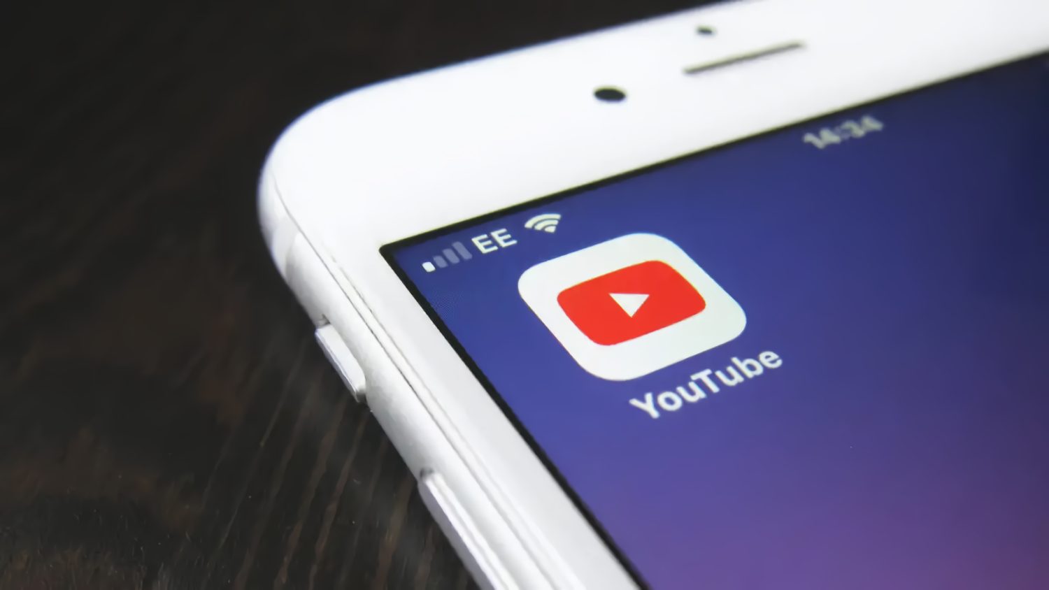 youtube en adolescentes | YouTube abre su herramienta de detección de deepfakes a todos los creadores