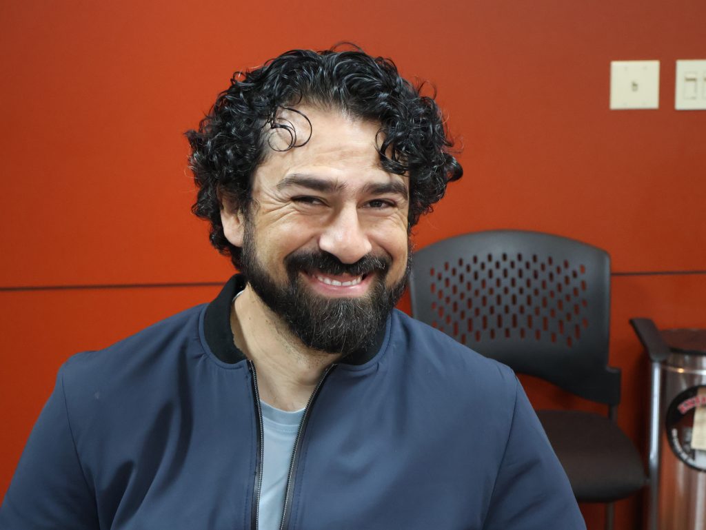 Muralista Iván Arévalo en diálogo con Adriana Esthela Flores