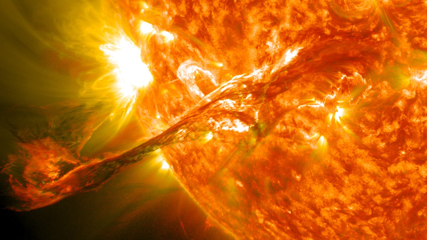 predecir tormenta solar severa, eyección de masa coronal