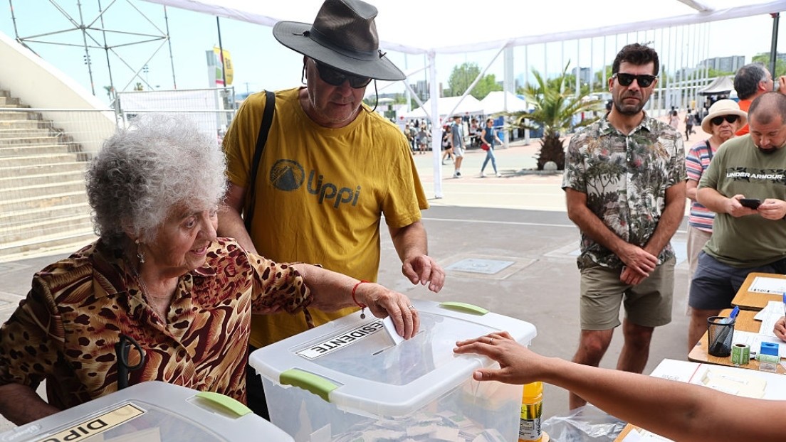 La peculiar forma con la que un partido definirá a quién apoya en la segunda vuelta en Chile