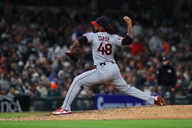 Los lanzadores dominicanos de los Cleveland Guardians, Emmanuel Clase y Luis Ortiz, fueran acusados de aceptar sobornos para realizar intencionalmente ciertos tipos de pitcheos. AFP / ARCHIVO Los lanzadores dominicanos de los Cleveland Guardians, Emmanuel Clase y Luis Ortiz, fueran acusados de aceptar sobornos para realizar intencionalmente ciertos tipos de pitcheos. AFP / ARCHIVO