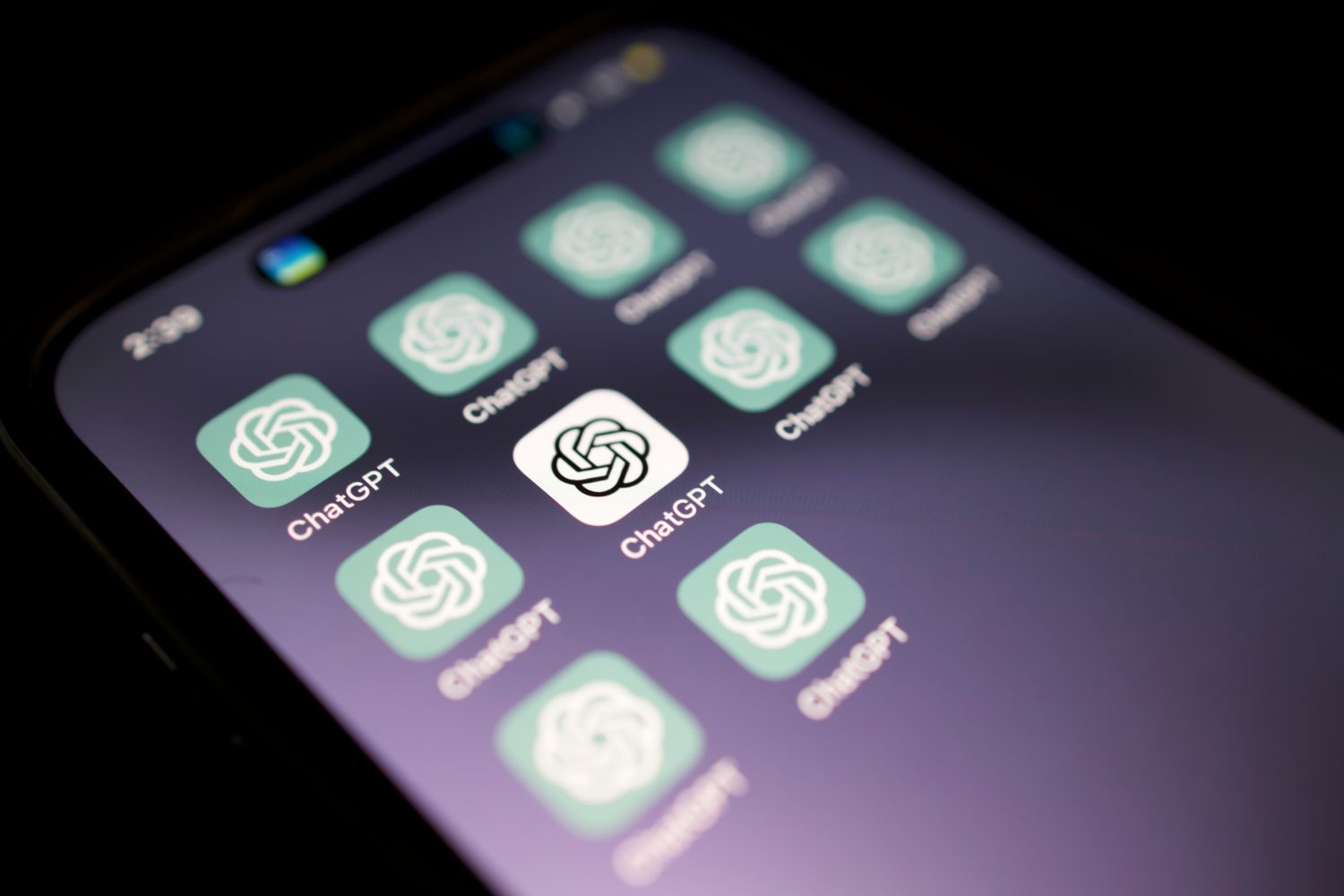 Así puedes cambiar Siri por ChatGPT en un iPhone 15 Pro o superior