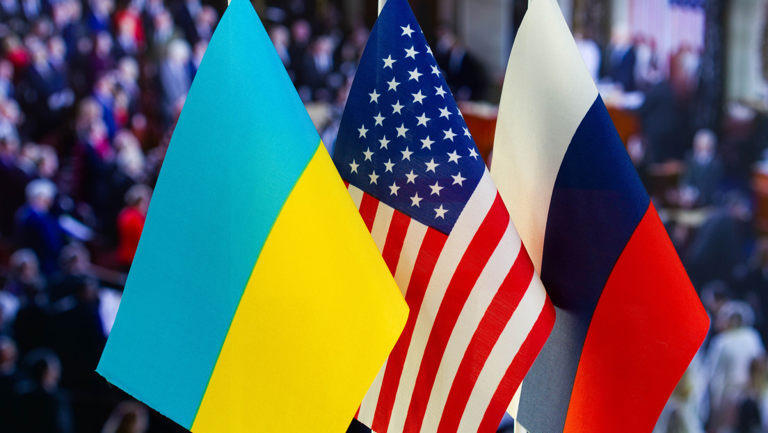 Ushakov da detalles sobre la próxima primera reunión trilateral de Rusia, EE.UU. y Ucrania en EAU