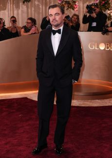 A   Leonardo DiCaprio en un traje de Dior y zapatos Manolo Blahnik