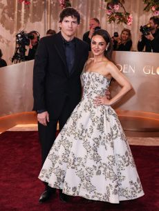 Ashton Kutcher y Mila Kunis, vestidos de Carolina Herrera