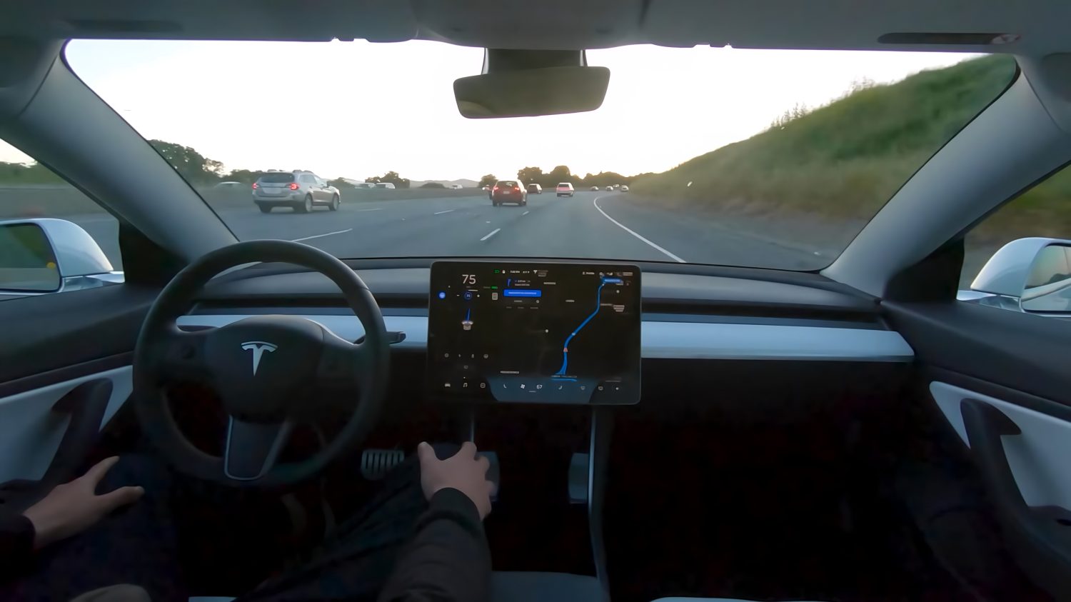 Tesla va a demostrar la conducción autónoma total en España