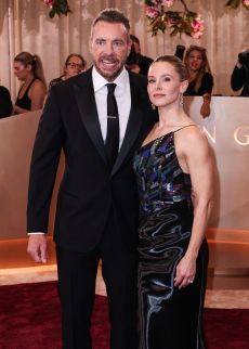 Dax Shepard, con  esmoquin Giorgio Armani, y Kristen Bell, con vestido  Giorgio Armani Privé y joyas de Sabyasachi