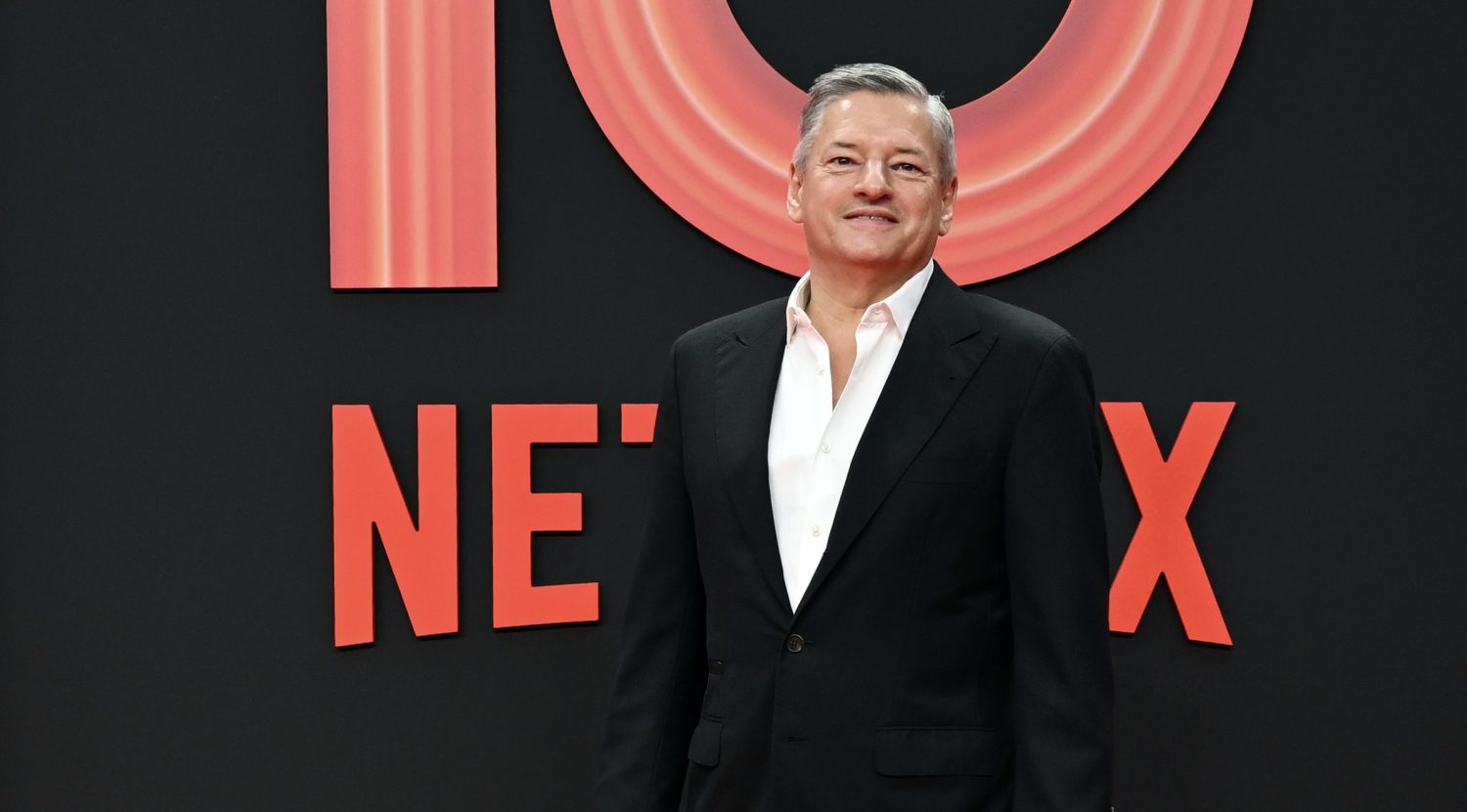 Ted Sarandos Netflix | Netlix actualiza su oferta para comprar Warner Bros, ahora totalmente en efectivo