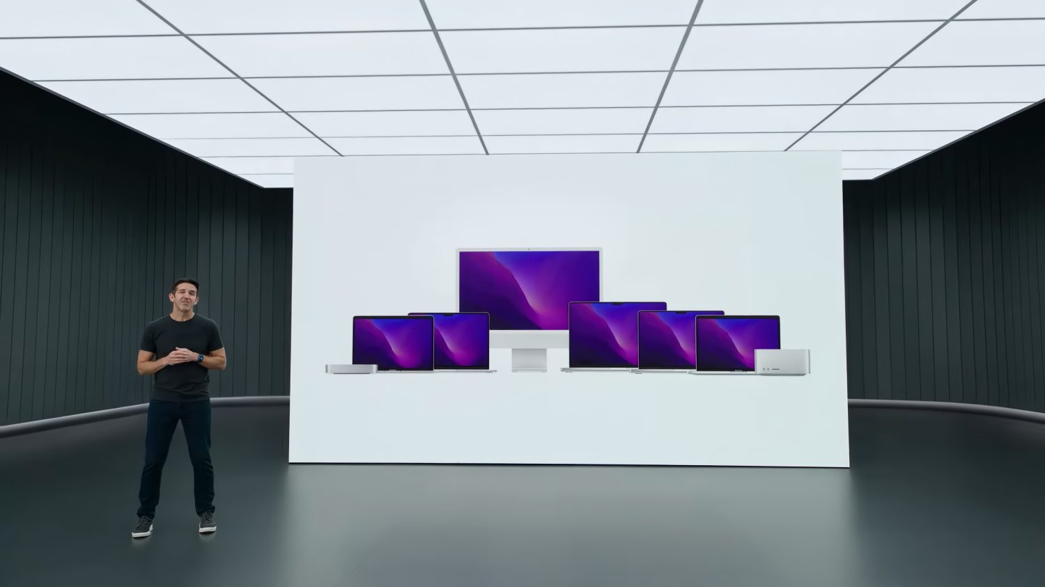 Gama Mac en una presentación de Apple John Ternus