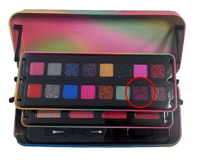 sombra de ojos prohibida