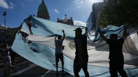 Reforma laboral en Argentina: jubilado llora en TV por la represión y minutos después lo detienen