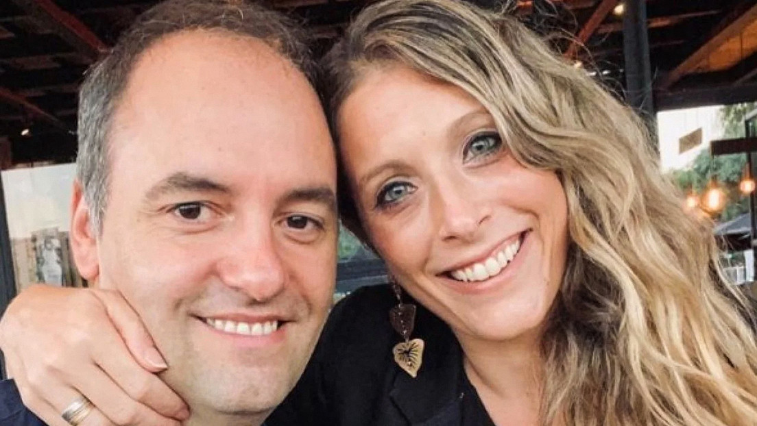 Destapan otro lujoso viaje del ministro de Milei que incluyó a su esposa en una gira oficial