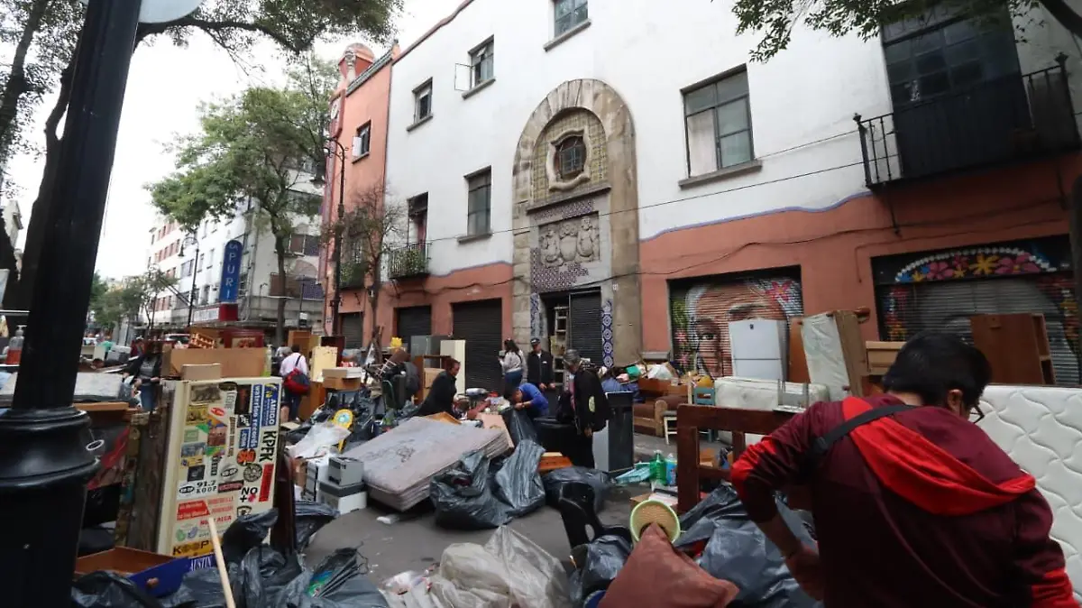 Desalojo edificio 11 de la calle República de Cuba 