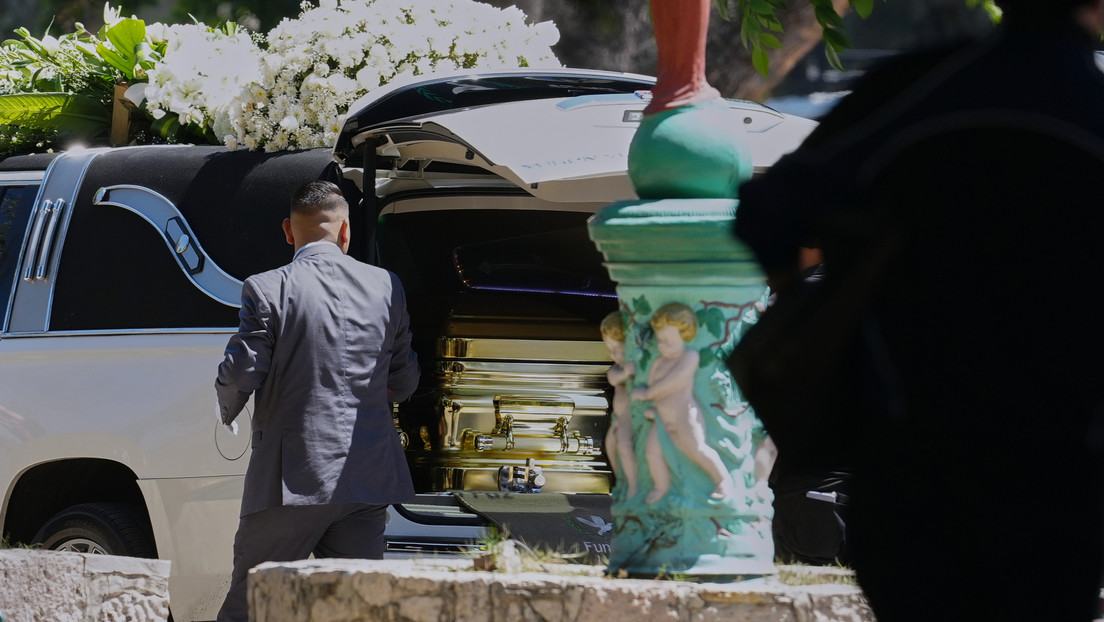 Así fue el funeral de 'El Mencho': música en vivo, más de 500 coronas y un féretro dorado