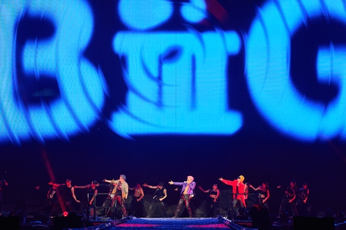 La foto, proporcionada por YG Entertainment, muestra al grupo de K-pop veterano BIGBANG actuando, el 23 de agosto de 2026, durante la última noche de sus tres conciertos en el Estadio de Goyang, al noroeste de Seúl, como parte de su gira mundial "XX: Cosmos". (Prohibida su reventa y archivo) 