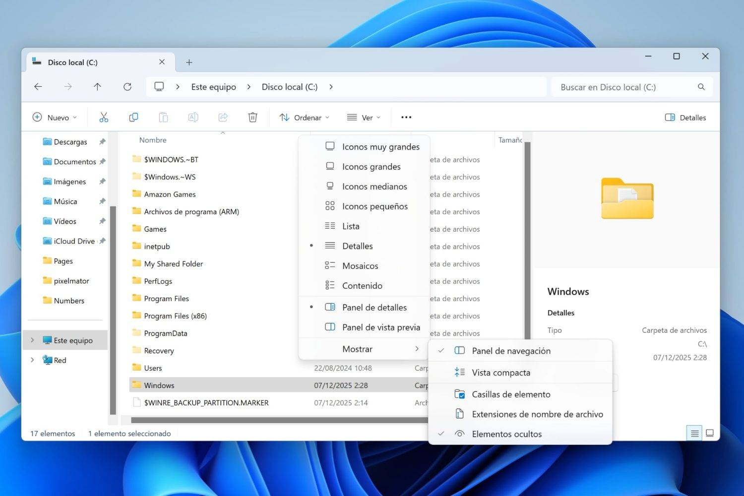 Desde el menú Ver del Explorador de Windows puedes activar la opción para ver Elementos Ocultos